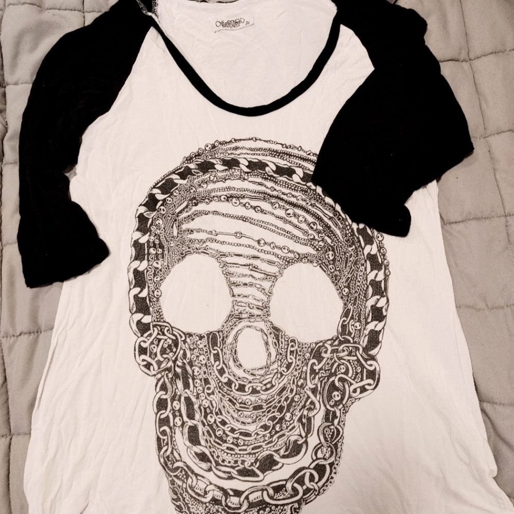 Black and white short sleeve shirt